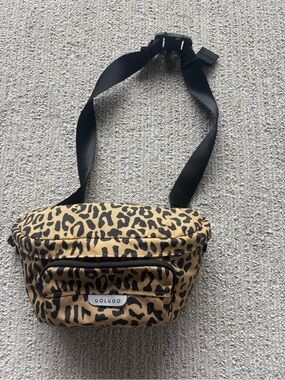 Leopard Print Crossbody Belt Bag in Tan/Black